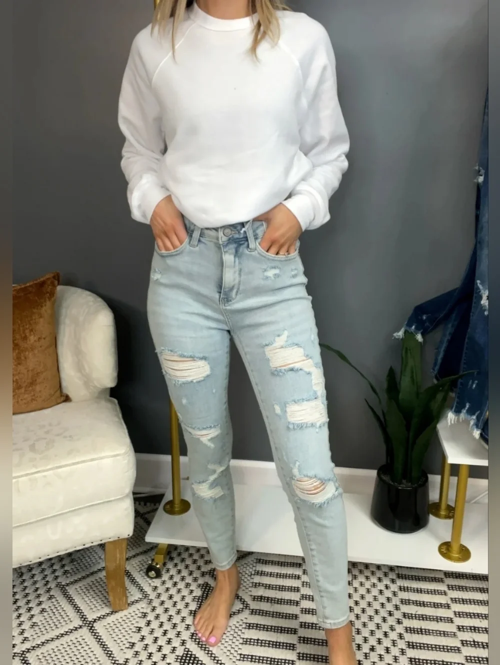Judy Blue High Rise Tummy Control Light Wash Skinny Jeans Distressed 13/31 NEW - Picture 3 of 11